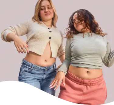 Dos mujeres compartiendo una comida